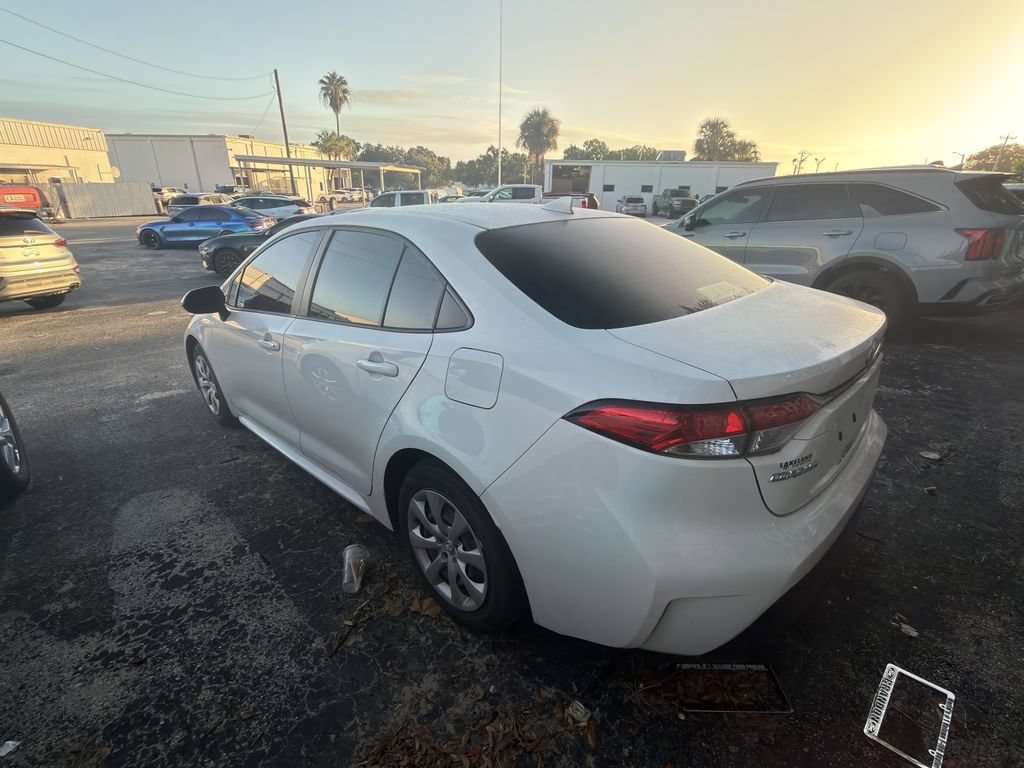 Used 2025 Toyota Corolla LE FWD image 6