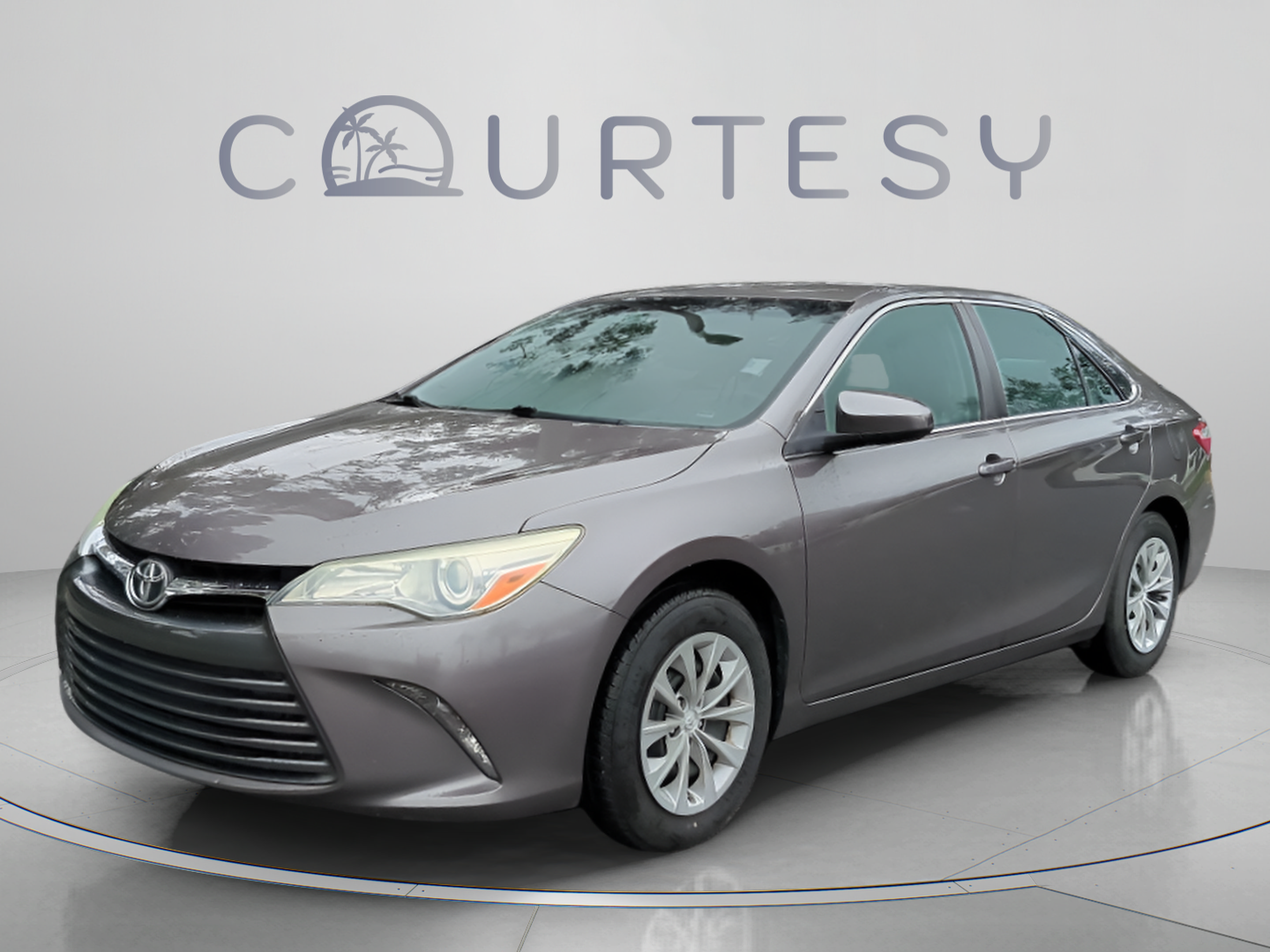 Used 2016 Toyota Camry LE FWD image 1