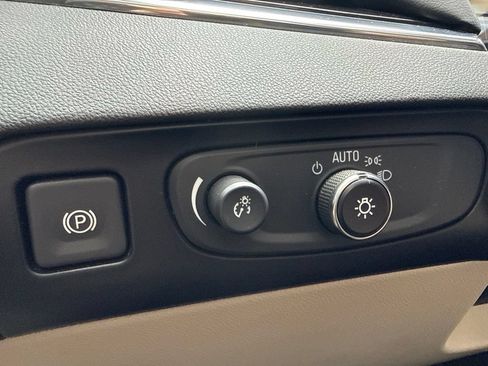 Used 2018 Buick Enclave Essence FWD image 24