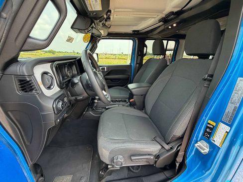 Used 2024 Jeep Wrangler Unlimited Sahara AWD/4WD image 17