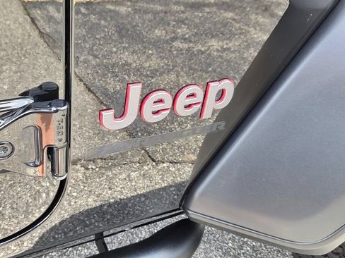 Used 2024 Jeep Wrangler Unlimited Rubicon w/ Technology Group AWD/4WD image 16