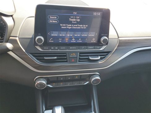 Used 2024 Nissan Altima 2.5 SV image 15