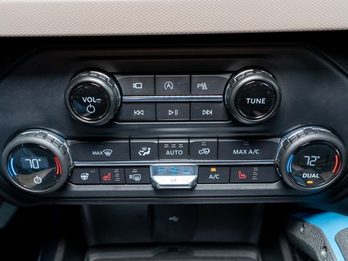 Used 2023 Ford Bronco Wildtrak image 23