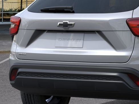 New 2026 Chevrolet Trax LS w/ LS Convenience Package FWD image 15