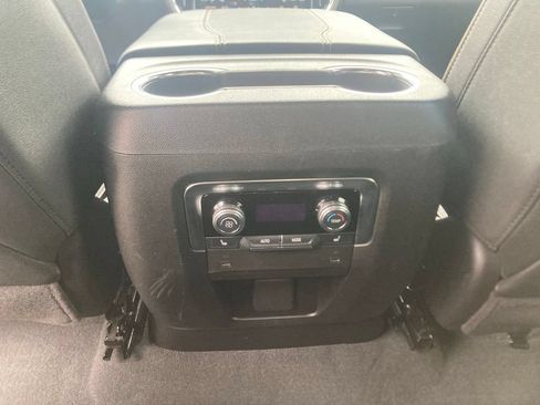 Used 2025 GMC Yukon Elevation AWD/4WD image 19
