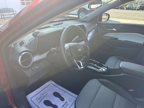 Certified 2024 Chevrolet Trax LT w/ Driver Confidence Package image 16