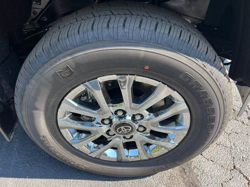 New 2025 Toyota Tacoma Limited AWD/4WD image 12