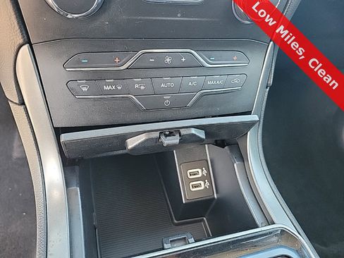 Used 2020 Ford Edge SE image 26