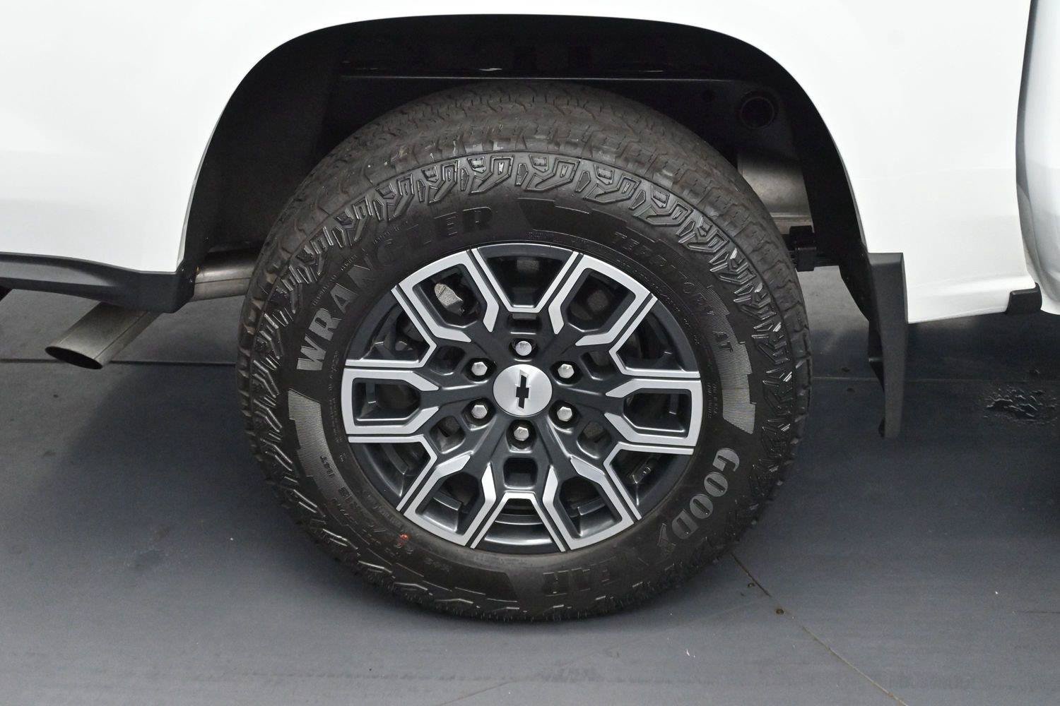 Used 2026 Chevrolet Colorado Z71 AWD/4WD image 33