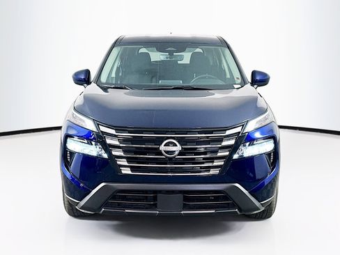 Used 2025 Nissan Rogue SV image 2