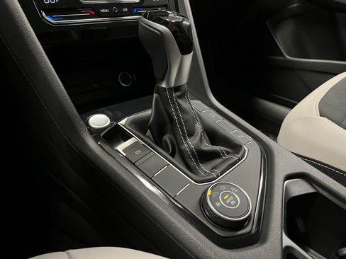 New 2025 Volkswagen Taos SE image 14