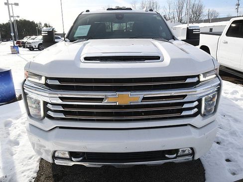 Used 2022 Chevrolet Silverado 2500 High Country w/ Safety Package II image 2
