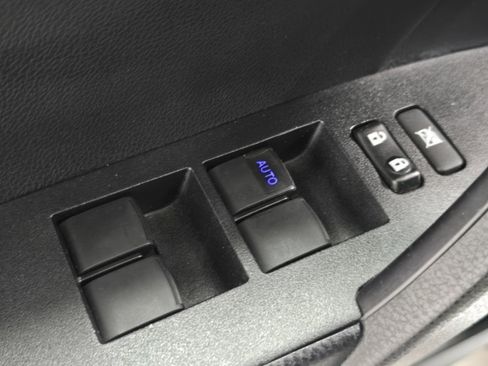 Used 2017 Toyota Corolla XLE image 23