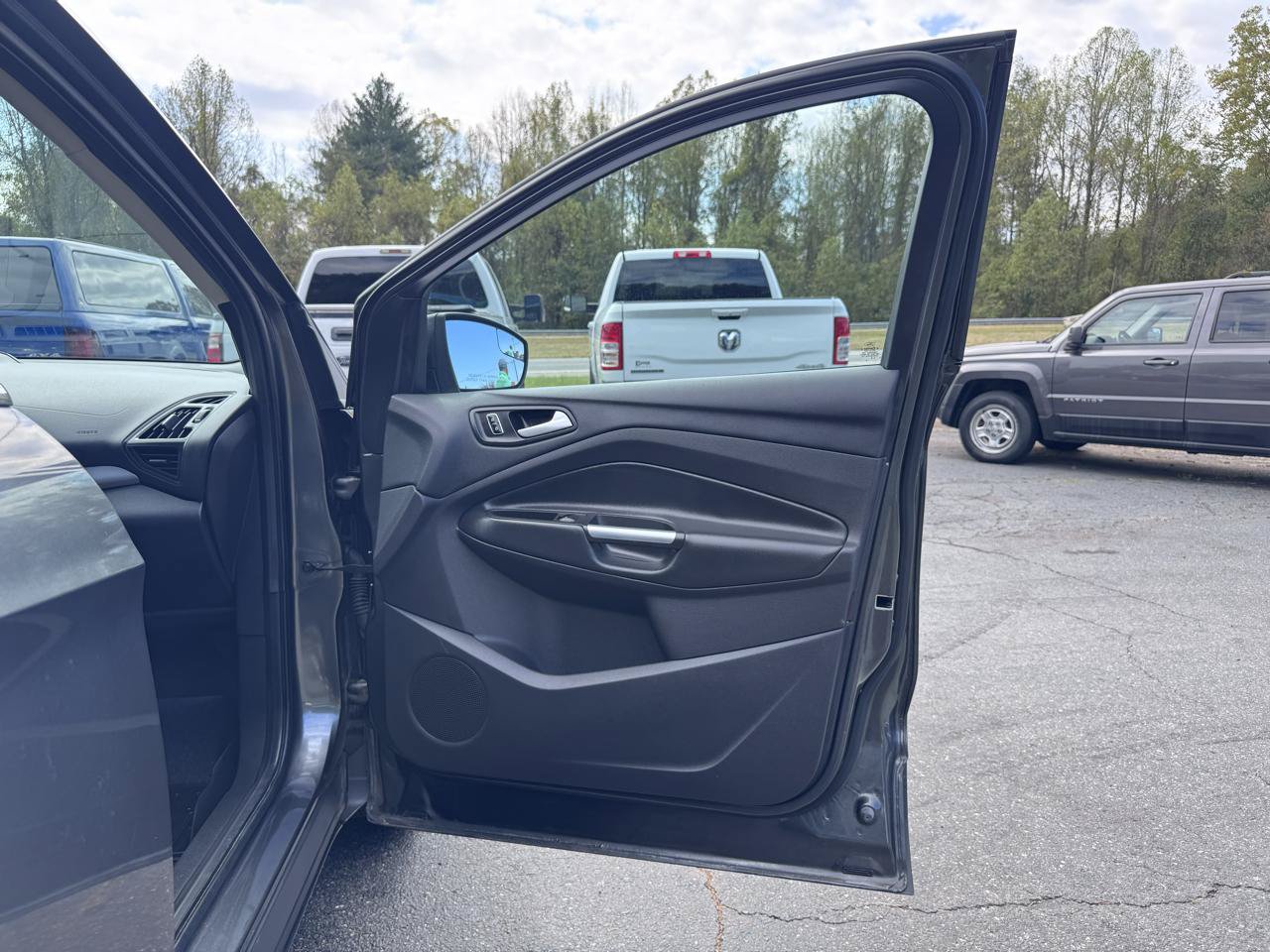Used 2015 Ford Escape SE AWD/4WD image 13