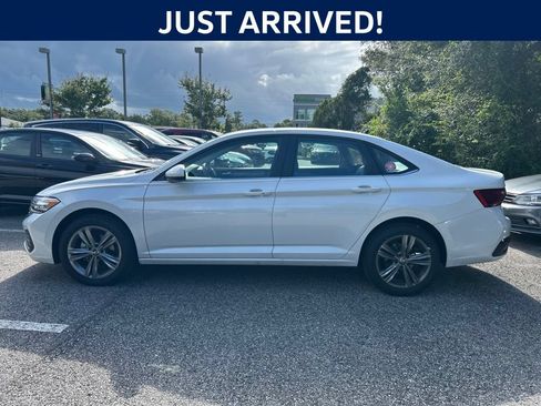 Certified 2023 Volkswagen Jetta SE FWD image 3