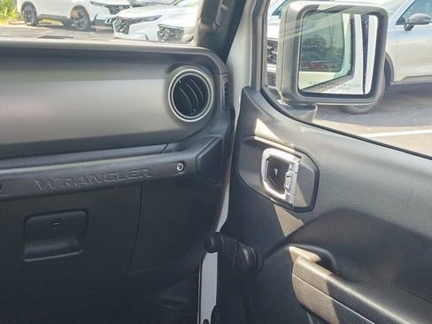 Used 2023 Jeep Wrangler Unlimited Sport AWD/4WD image 4