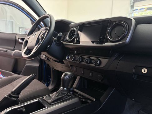 Used 2017 Toyota Tacoma TRD Sport w/ Tow Package (A/T) AWD/4WD image 26
