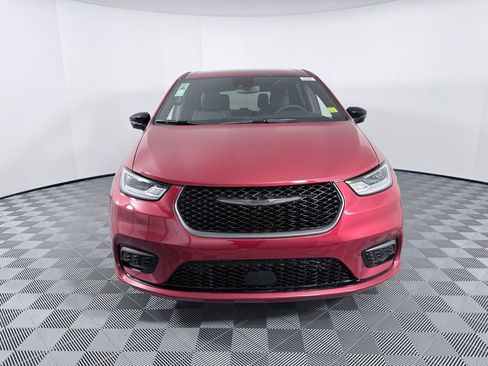 New 2026 Chrysler Pacifica Select image 3