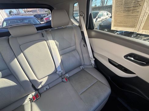 Used 2025 Nissan Rogue SV image 39