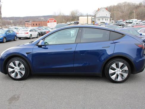 Used 2022 Tesla Model Y Long Range image 3