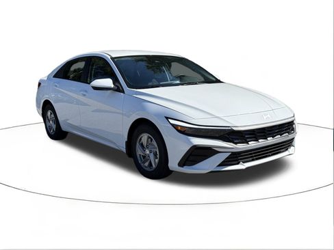 New 2025 Hyundai Elantra SE image 1