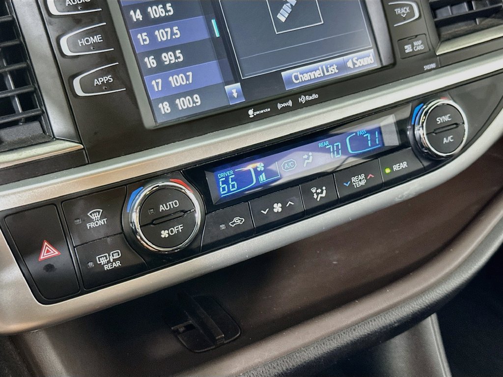 Used 2019 Toyota Highlander XLE FWD image 29