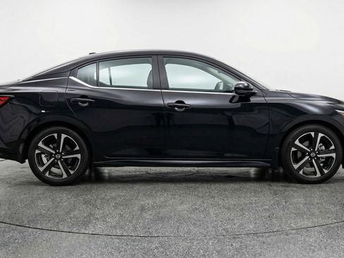 Used 2025 Nissan Sentra SV image 11
