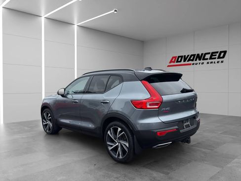 Used 2019 Volvo XC40 T5 R-Design image 4