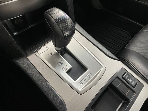 Used 2011 Subaru Outback 2.5i Limited image 19