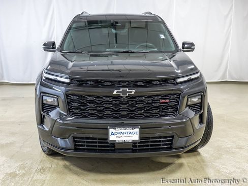 Used 2024 Chevrolet Traverse RS image 3