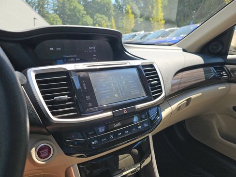 Used 2016 Honda Accord EX image 28
