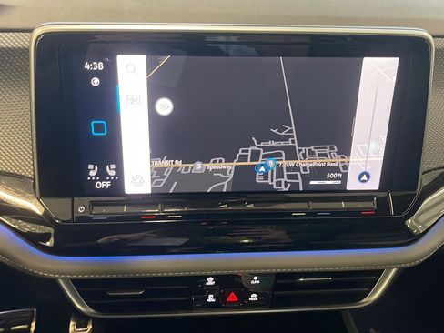 Used 2025 Volkswagen Atlas Cross Sport SEL R-Line image 10