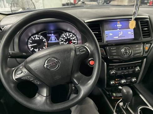 Used 2017 Nissan Pathfinder S image 18