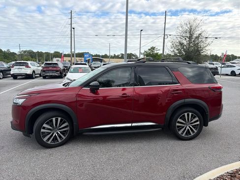 Used 2022 Nissan Pathfinder Platinum w/ Cargo Package FWD image 4