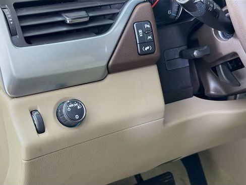 Used 2018 Chevrolet Suburban LT RWD image 10