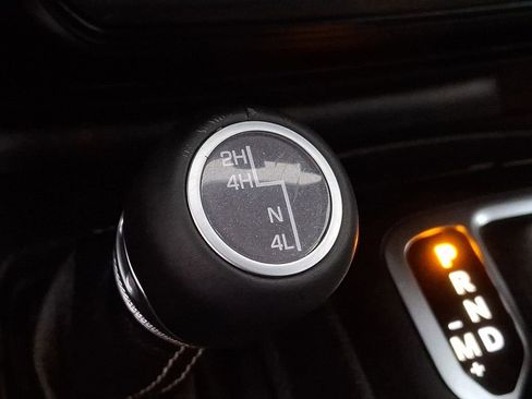 Used 2020 Jeep Wrangler Unlimited Sahara image 21