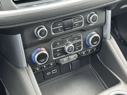 Used 2023 GMC Yukon SLT w/ SLT Premium Package image 33