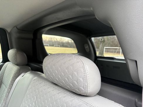 Used 2005 GMC Envoy XUV SLE image 25