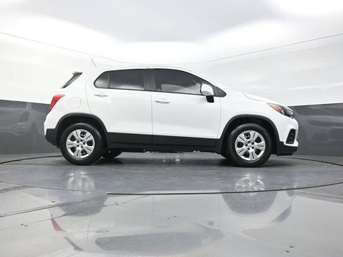 Used 2018 Chevrolet Trax LS FWD image 38