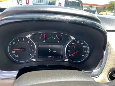 Used 2023 Chevrolet Traverse LT FWD image 17