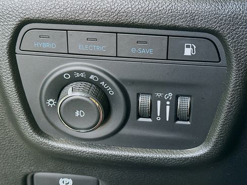 Used 2023 Jeep Grand Cherokee 4WD 4xe image 17