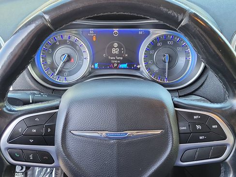 Used 2018 Chrysler 300 Touring w/ Chrome Appearance Package RWD image 8