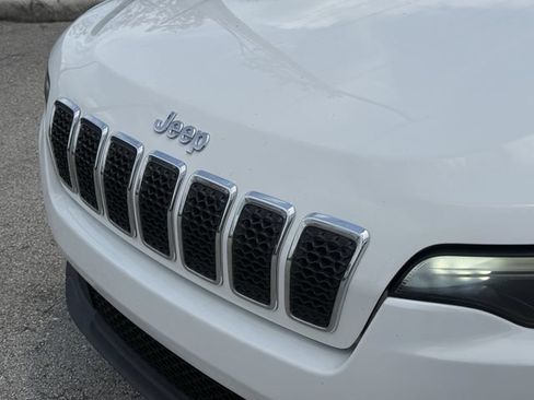 Used 2019 Jeep Cherokee Latitude w/ Popular Appearance Group FWD image 6