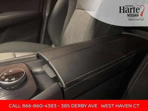 Certified 2025 Nissan Rogue SV image 14