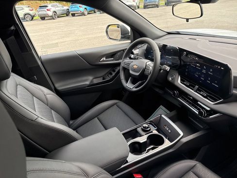 New 2026 Chevrolet Equinox LT w/ Convenience Package II image 16