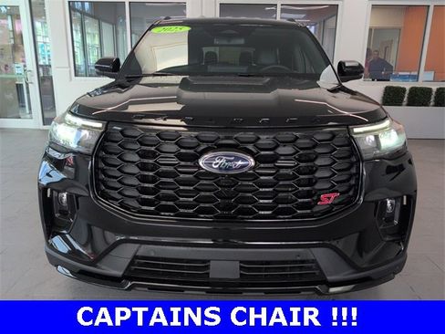 Used 2025 Ford Explorer ST image 3