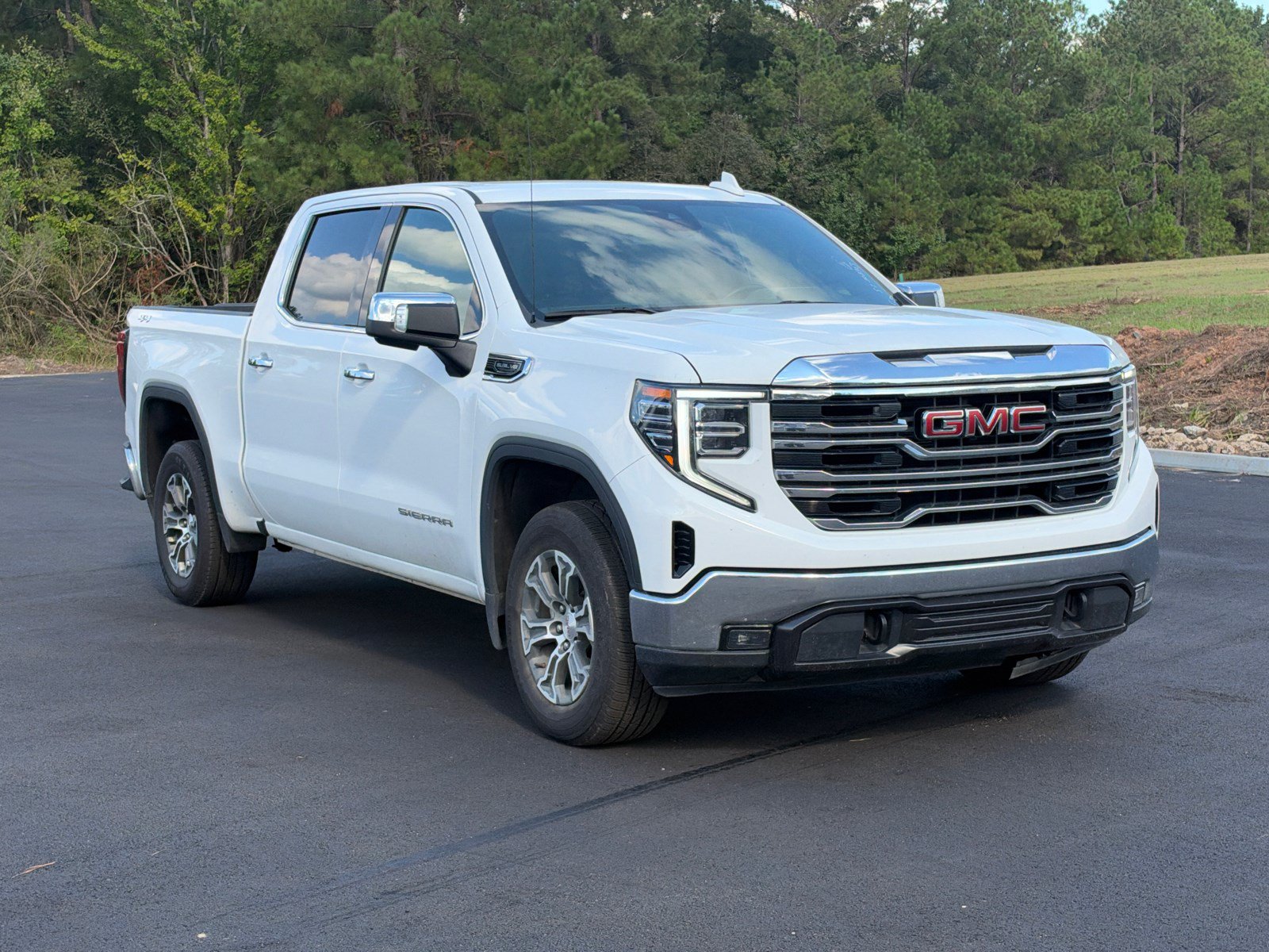 Used 2025 GMC Sierra 1500 SLT AWD/4WD image 3