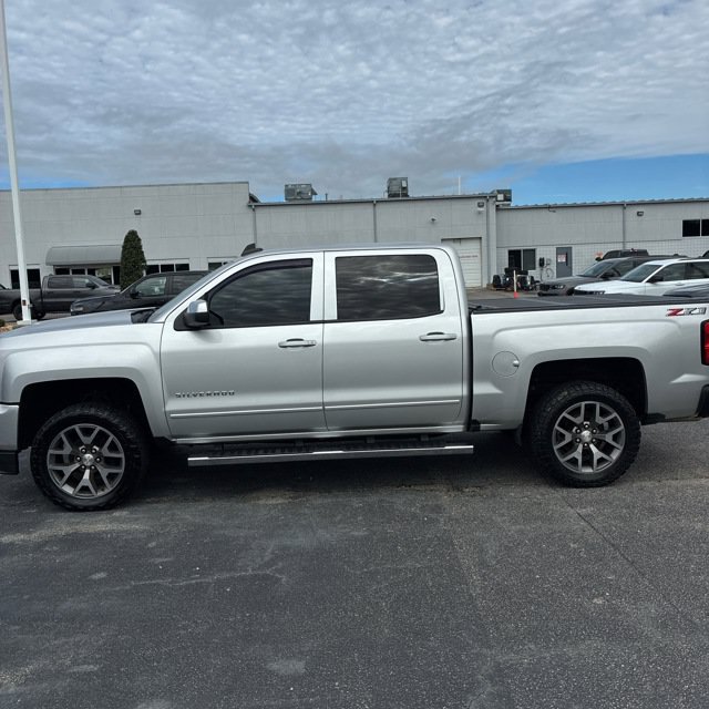 Used 2018 Chevrolet Silverado 1500 LT w/ All Star Edition AWD/4WD image 4