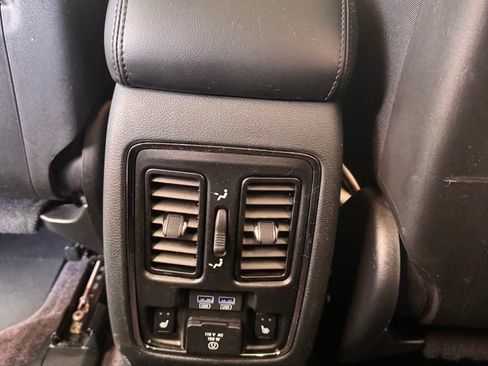 Used 2018 Jeep Grand Cherokee Limited w/ Luxury Group II AWD/4WD image 16