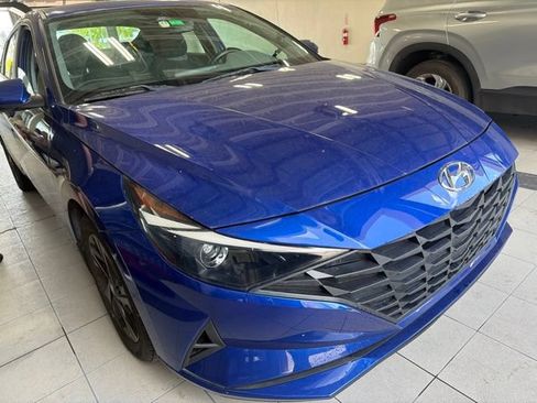 Used 2022 Hyundai Elantra SEL FWD image 3